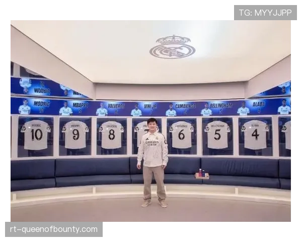 伤病球员通过VR技术“远程加入”更衣室庆祝，当事球员接受采访